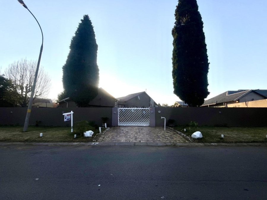 4 Bedroom Property for Sale in Brackenhurst Gauteng