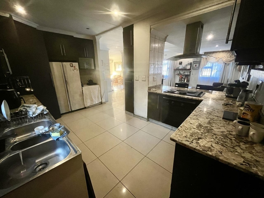 4 Bedroom Property for Sale in Brackenhurst Gauteng