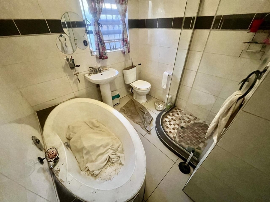 4 Bedroom Property for Sale in Brackenhurst Gauteng