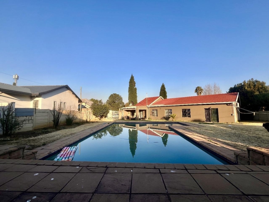 4 Bedroom Property for Sale in Brackenhurst Gauteng