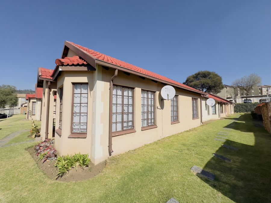 2 Bedroom Property for Sale in Meredale Gauteng