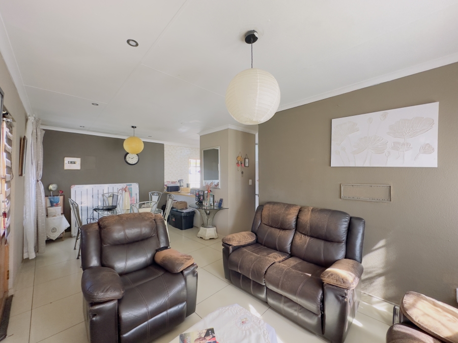 2 Bedroom Property for Sale in Meredale Gauteng