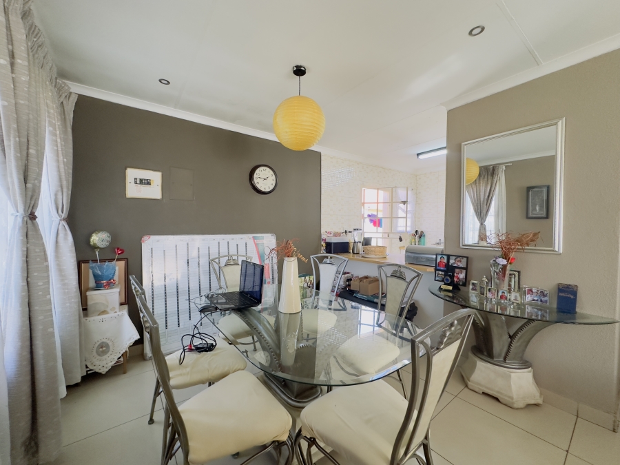2 Bedroom Property for Sale in Meredale Gauteng