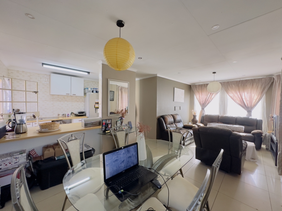2 Bedroom Property for Sale in Meredale Gauteng
