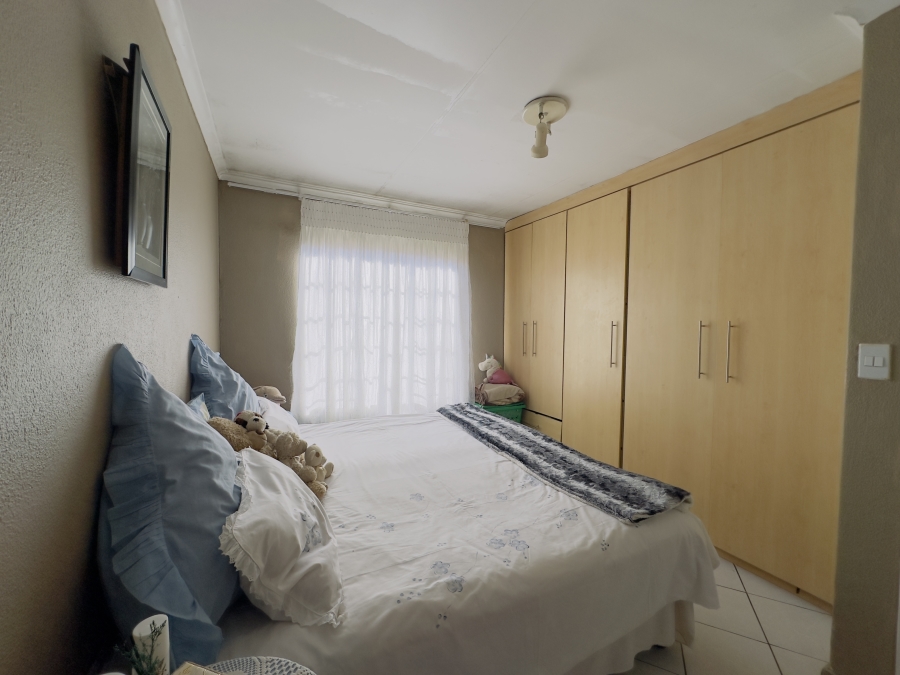 2 Bedroom Property for Sale in Meredale Gauteng