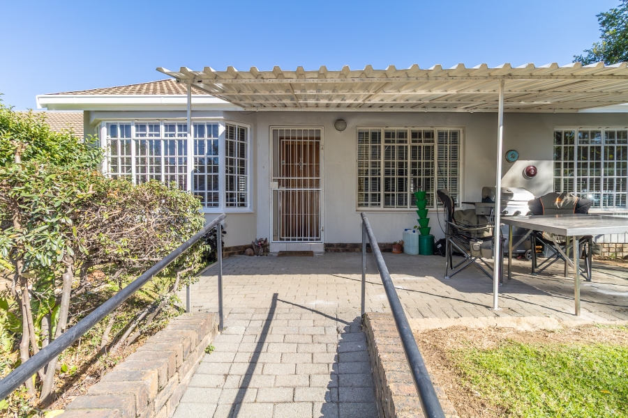 2 Bedroom Property for Sale in Bryanston Gauteng