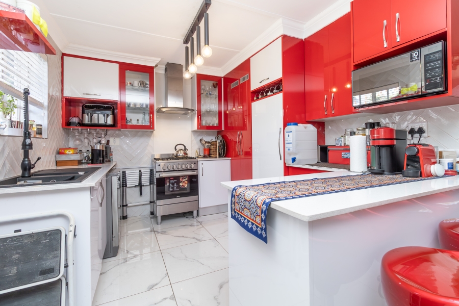 2 Bedroom Property for Sale in Bryanston Gauteng