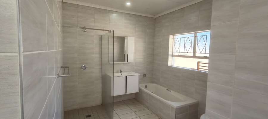 To Let 3 Bedroom Property for Rent in Three Rivers East Gauteng