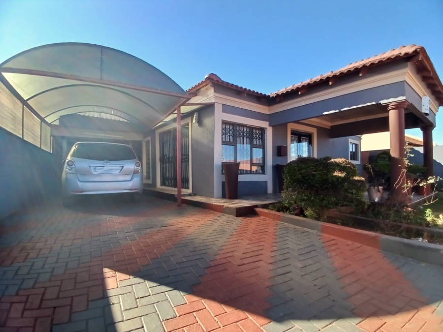 3 Bedroom Property for Sale in Bekkersdal Gauteng