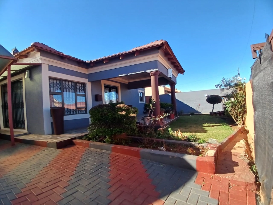 3 Bedroom Property for Sale in Bekkersdal Gauteng