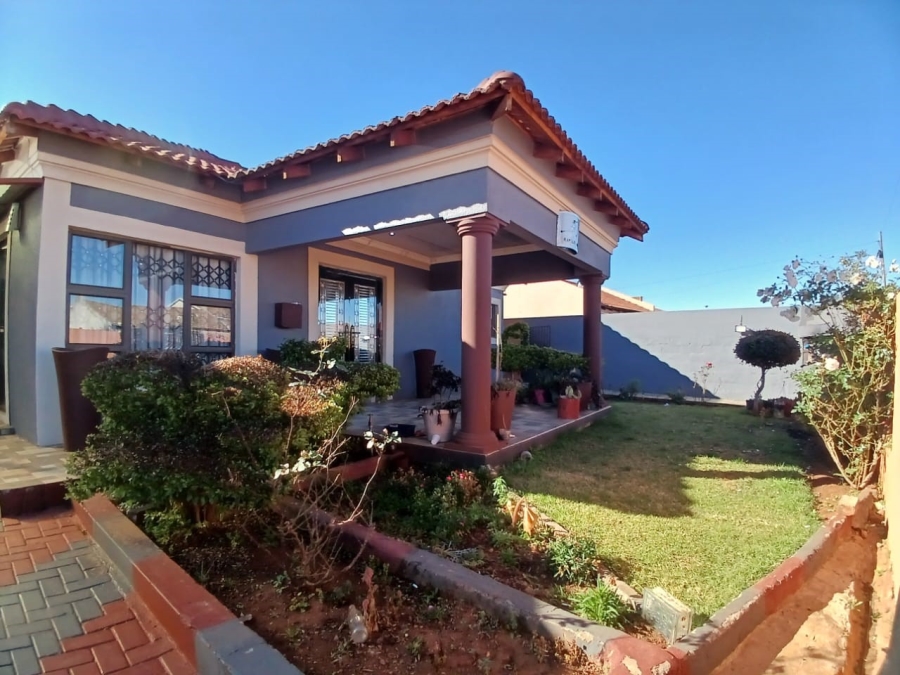 3 Bedroom Property for Sale in Bekkersdal Gauteng