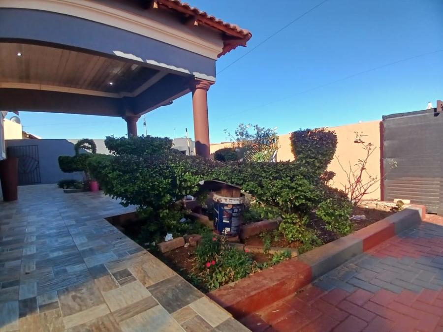 3 Bedroom Property for Sale in Bekkersdal Gauteng