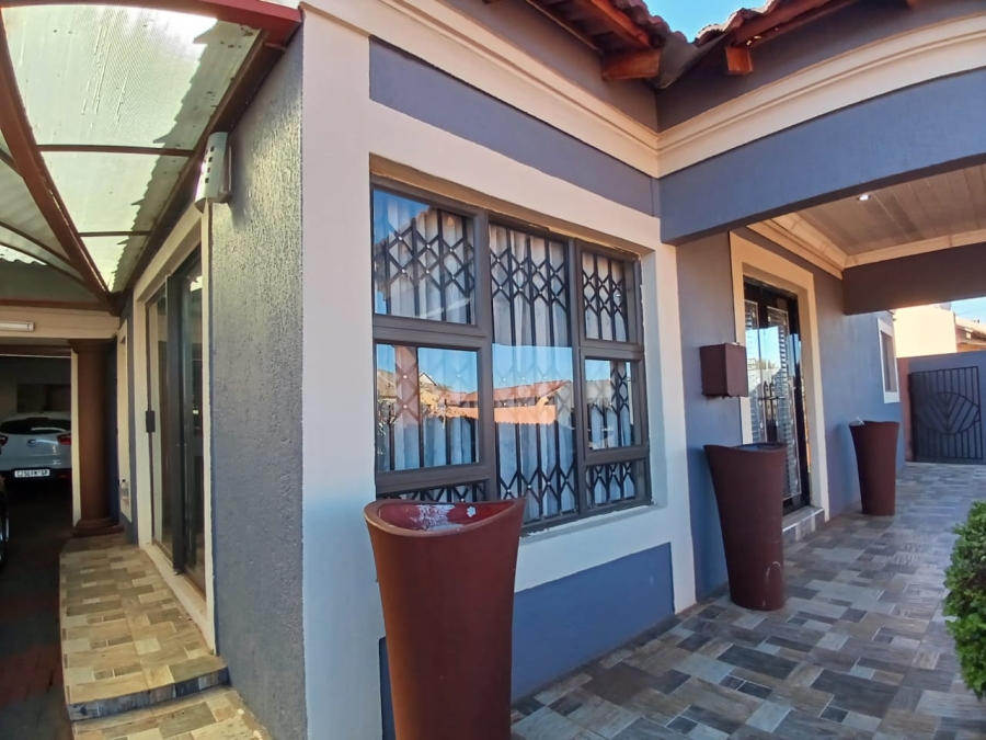 3 Bedroom Property for Sale in Bekkersdal Gauteng