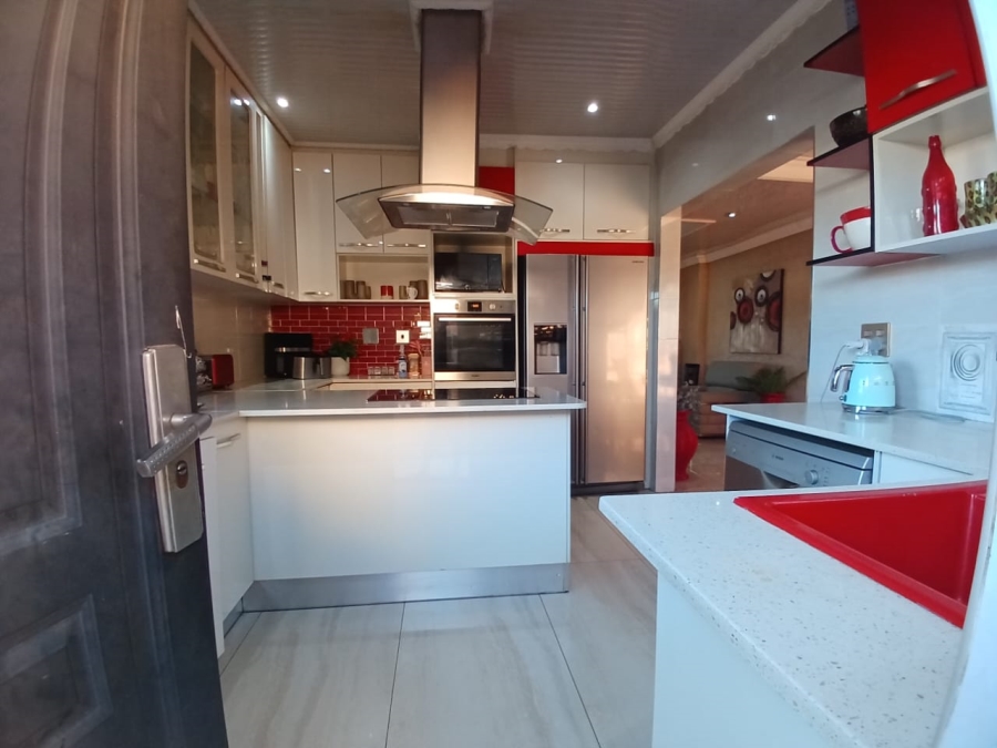 3 Bedroom Property for Sale in Bekkersdal Gauteng