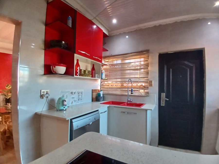 3 Bedroom Property for Sale in Bekkersdal Gauteng