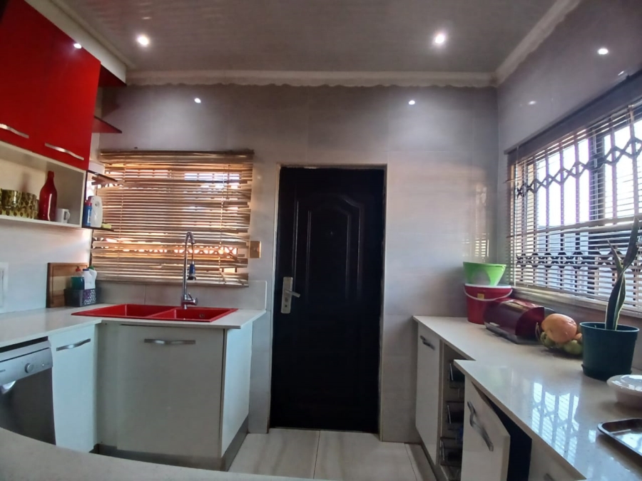 3 Bedroom Property for Sale in Bekkersdal Gauteng