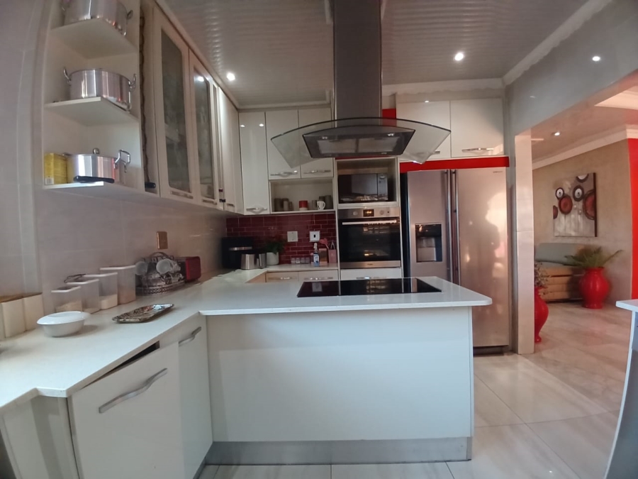 3 Bedroom Property for Sale in Bekkersdal Gauteng