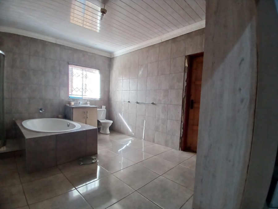 3 Bedroom Property for Sale in Bekkersdal Gauteng