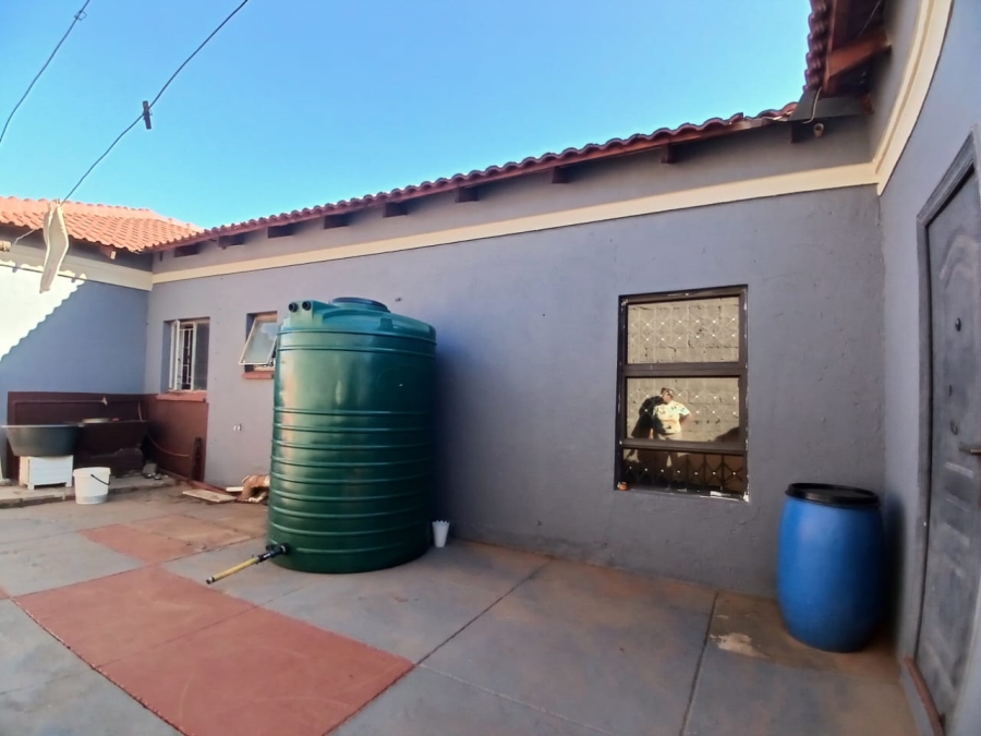 3 Bedroom Property for Sale in Bekkersdal Gauteng