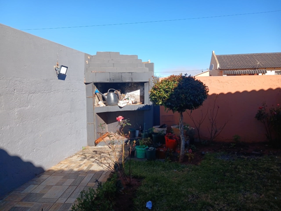 3 Bedroom Property for Sale in Bekkersdal Gauteng