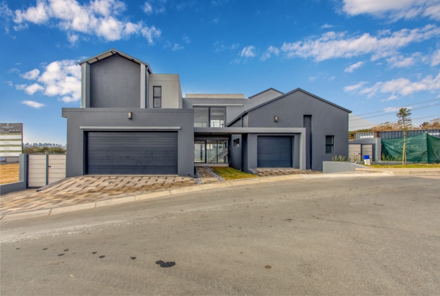 5 Bedroom Property for Sale in Helderfontein Estate Gauteng