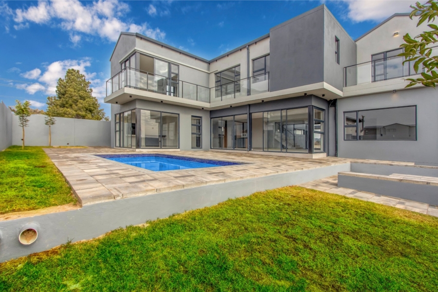 5 Bedroom Property for Sale in Helderfontein Estate Gauteng