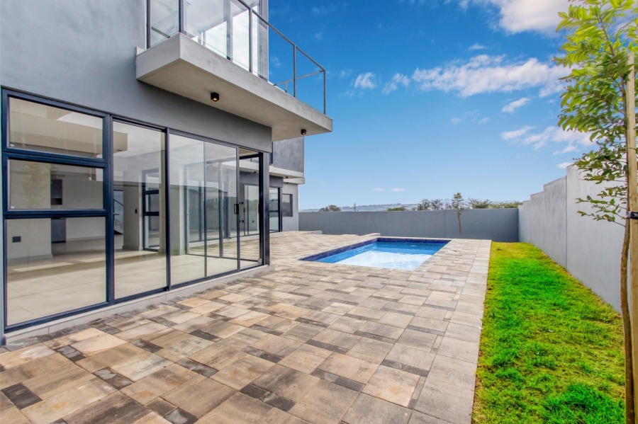 5 Bedroom Property for Sale in Helderfontein Estate Gauteng