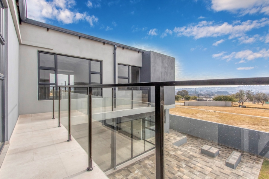 5 Bedroom Property for Sale in Helderfontein Estate Gauteng