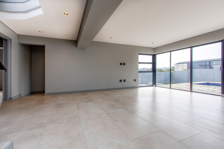 5 Bedroom Property for Sale in Helderfontein Estate Gauteng
