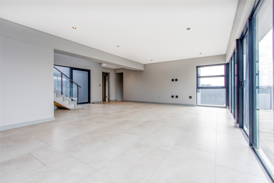5 Bedroom Property for Sale in Helderfontein Estate Gauteng