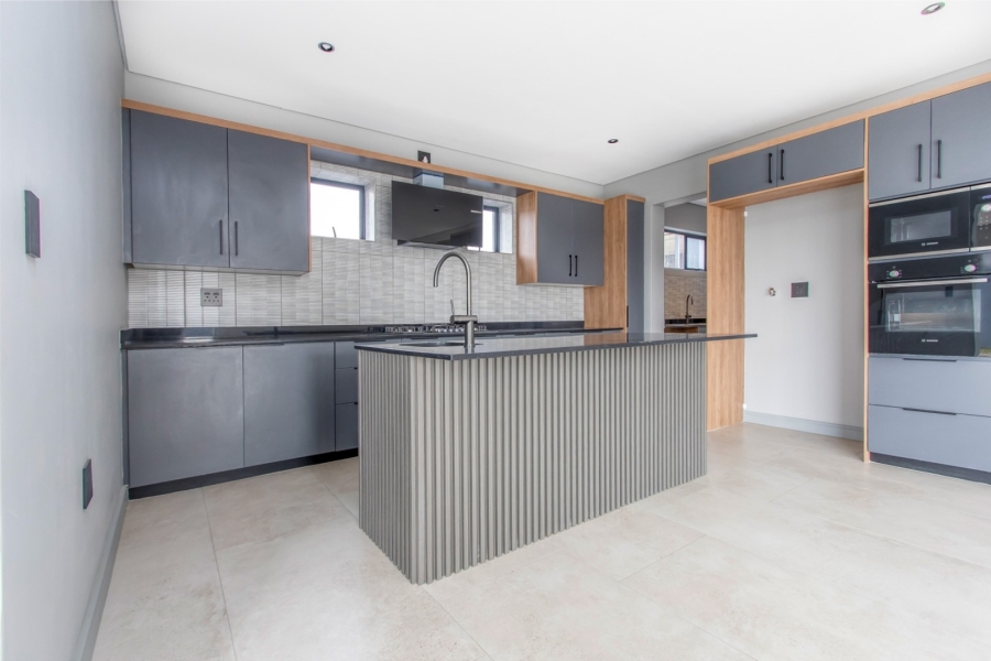 5 Bedroom Property for Sale in Helderfontein Estate Gauteng