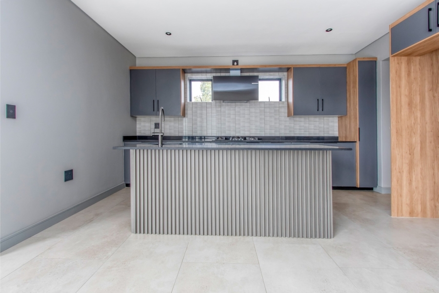 5 Bedroom Property for Sale in Helderfontein Estate Gauteng
