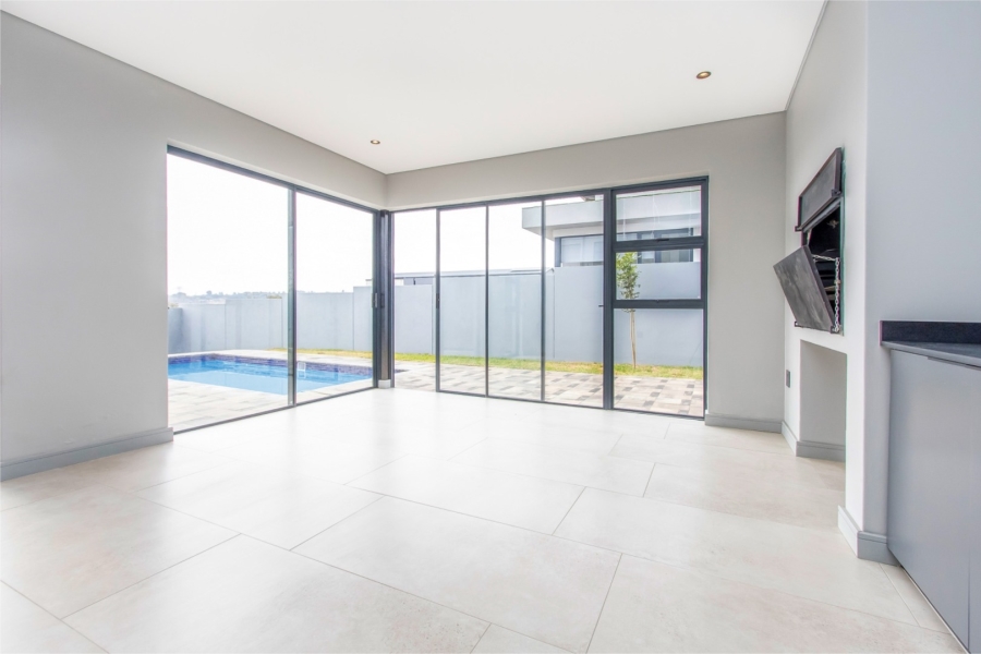 5 Bedroom Property for Sale in Helderfontein Estate Gauteng