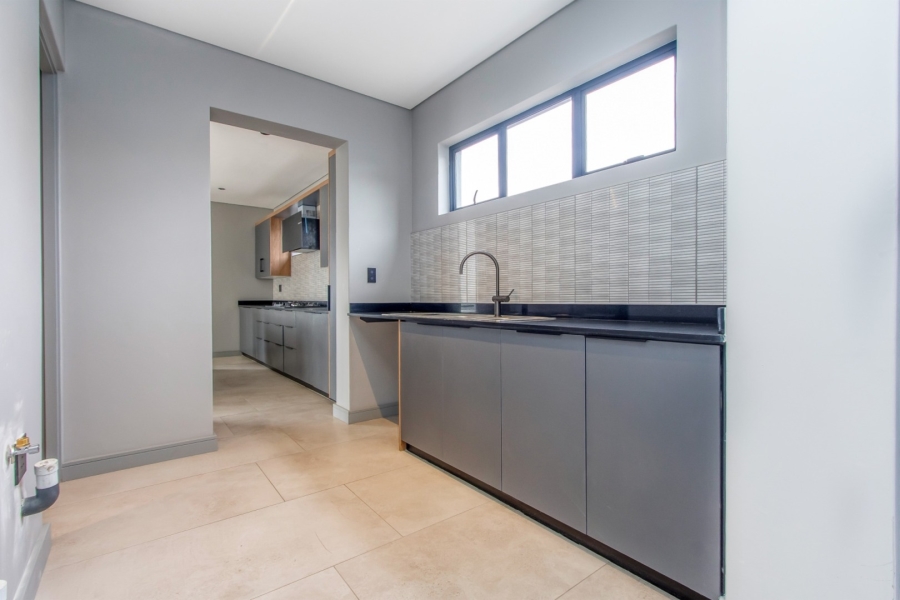 5 Bedroom Property for Sale in Helderfontein Estate Gauteng