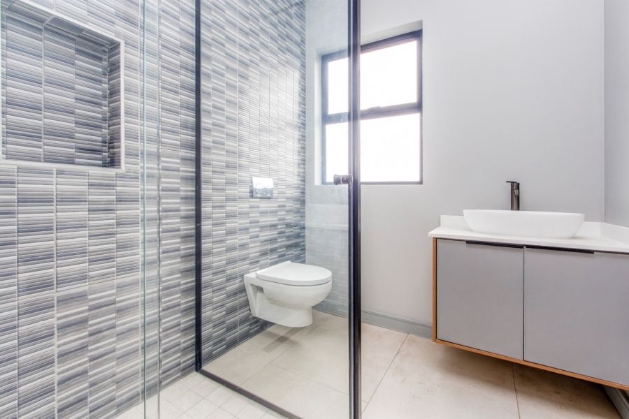 5 Bedroom Property for Sale in Helderfontein Estate Gauteng