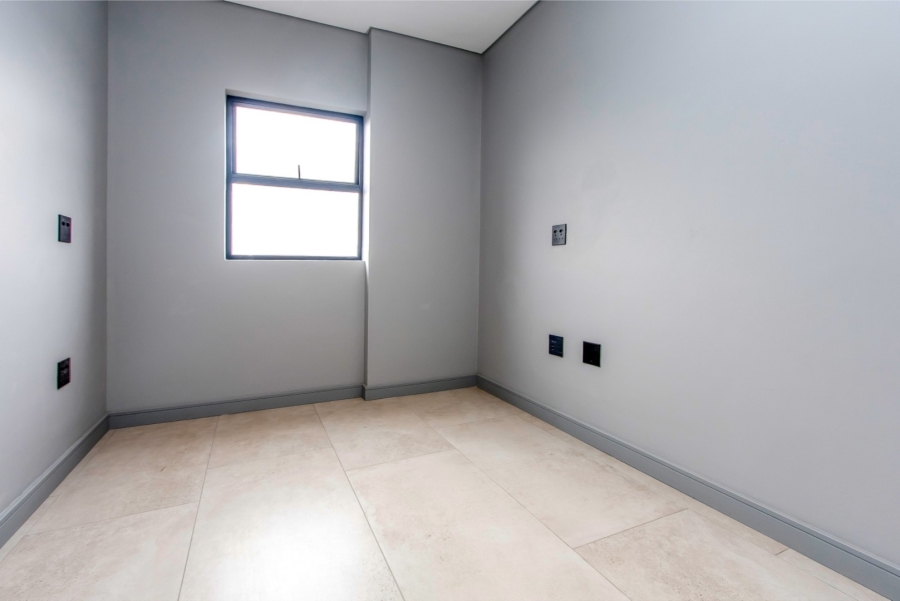 5 Bedroom Property for Sale in Helderfontein Estate Gauteng