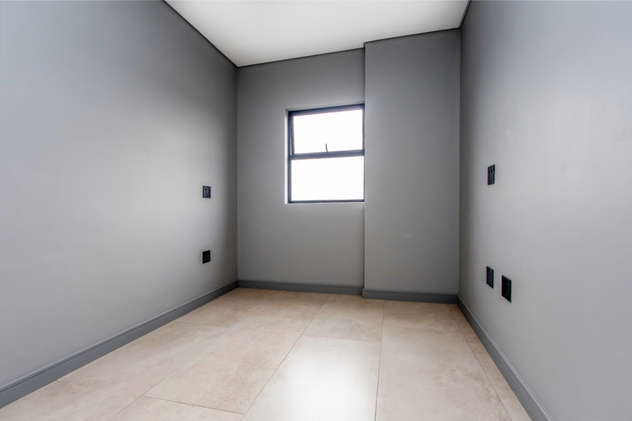 5 Bedroom Property for Sale in Helderfontein Estate Gauteng