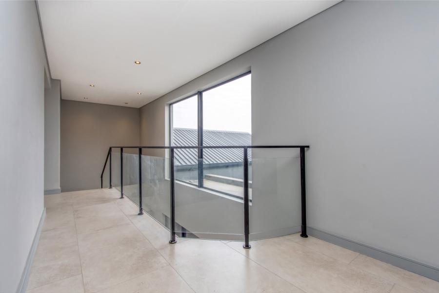 5 Bedroom Property for Sale in Helderfontein Estate Gauteng