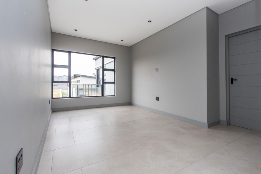 5 Bedroom Property for Sale in Helderfontein Estate Gauteng