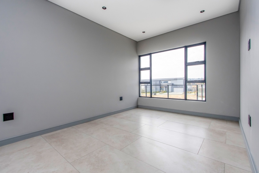 5 Bedroom Property for Sale in Helderfontein Estate Gauteng