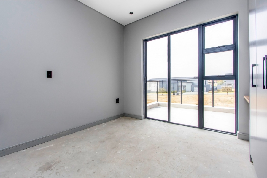 5 Bedroom Property for Sale in Helderfontein Estate Gauteng