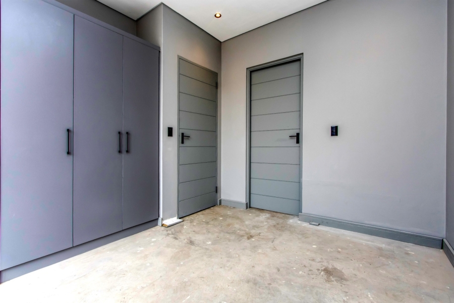 5 Bedroom Property for Sale in Helderfontein Estate Gauteng