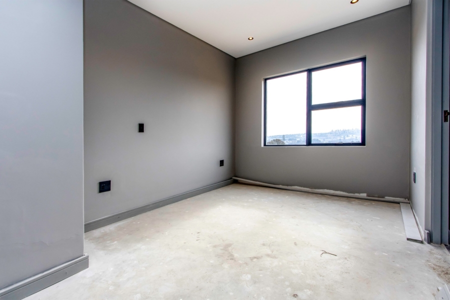 5 Bedroom Property for Sale in Helderfontein Estate Gauteng