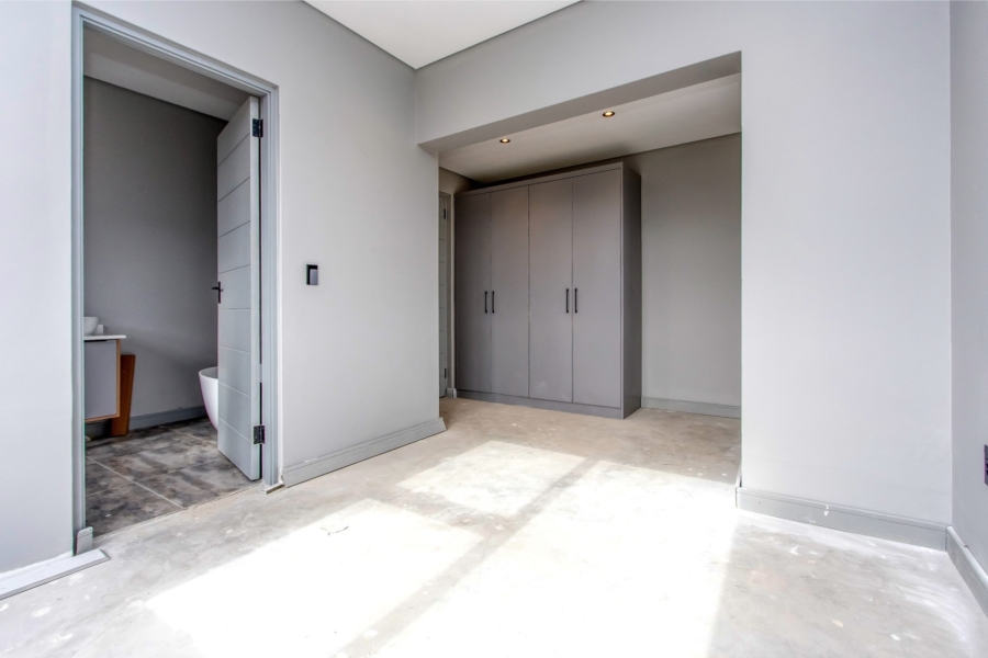 5 Bedroom Property for Sale in Helderfontein Estate Gauteng