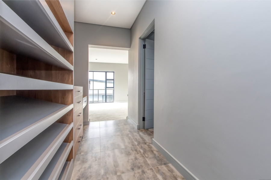 5 Bedroom Property for Sale in Helderfontein Estate Gauteng