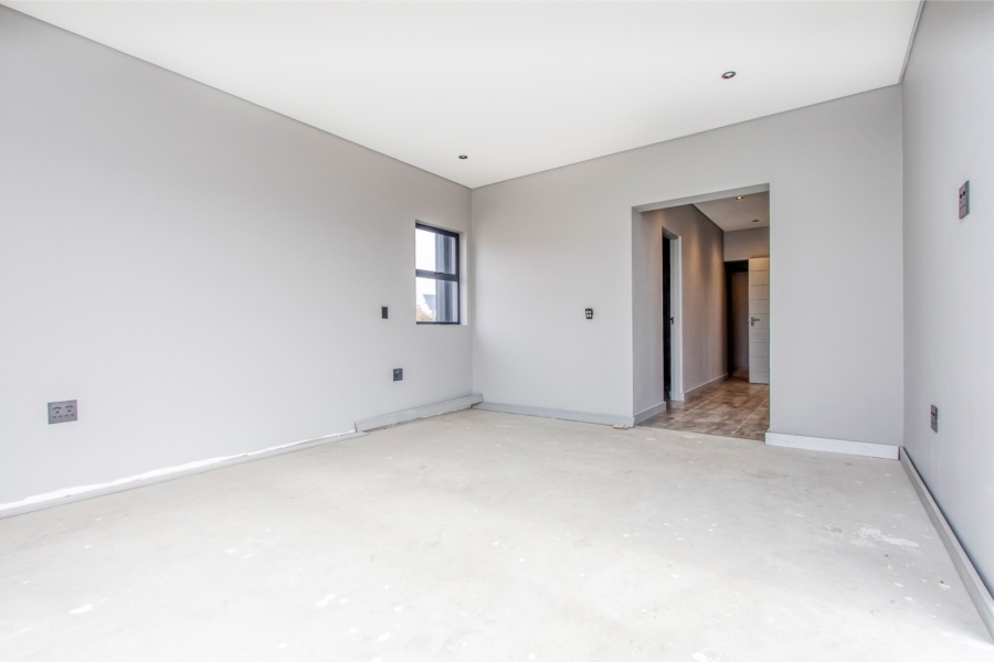 5 Bedroom Property for Sale in Helderfontein Estate Gauteng