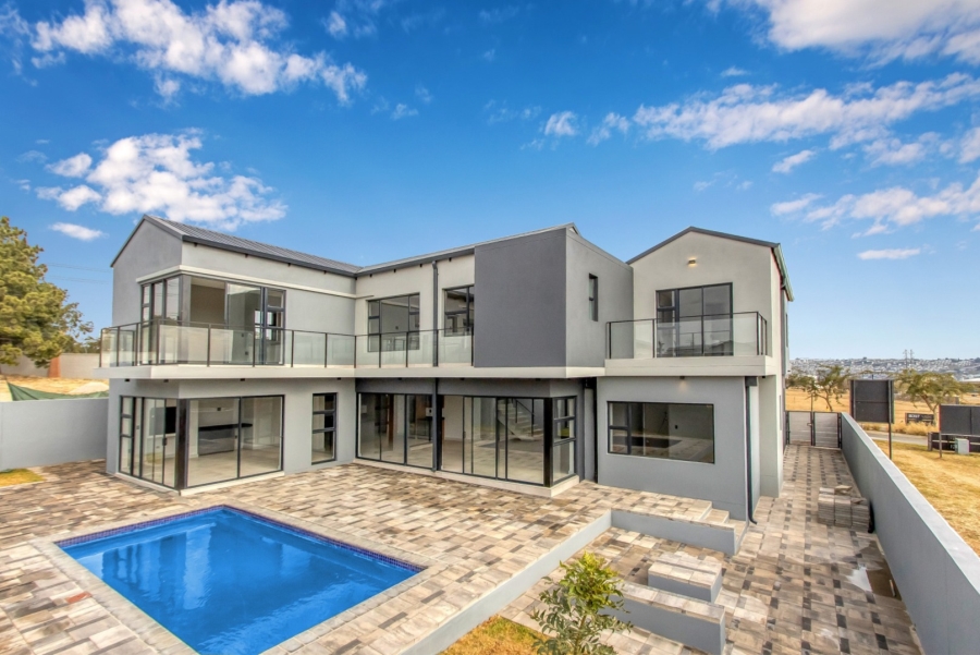 5 Bedroom Property for Sale in Helderfontein Estate Gauteng