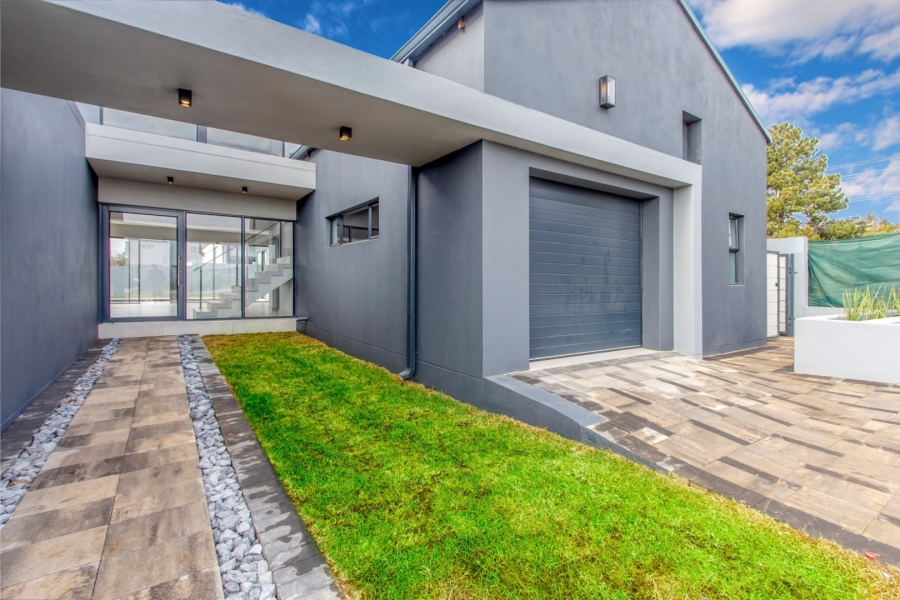 5 Bedroom Property for Sale in Helderfontein Estate Gauteng