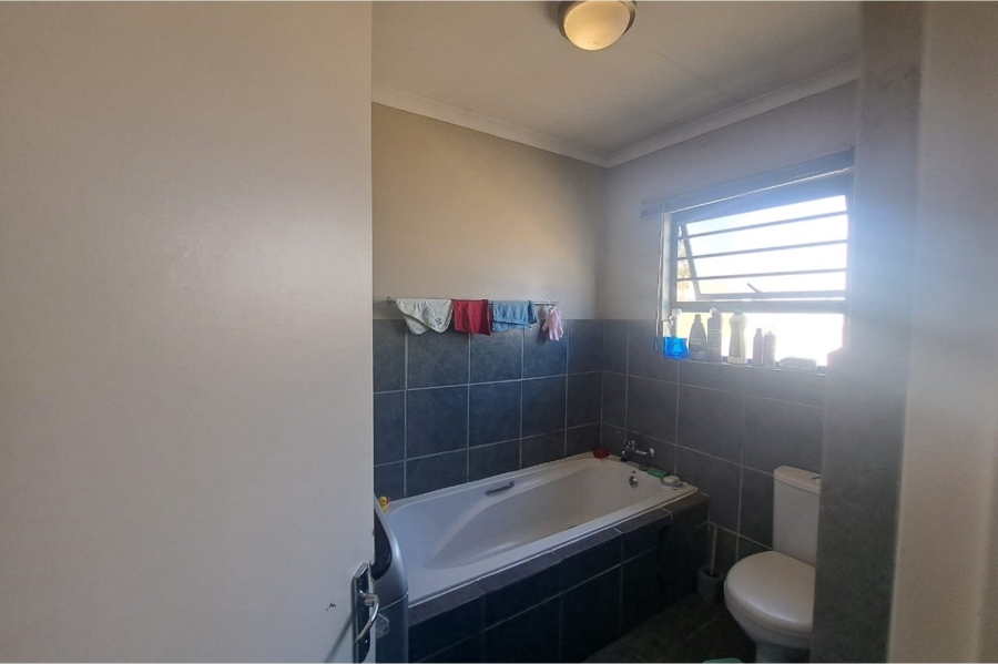 To Let 3 Bedroom Property for Rent in Noordwyk Gauteng