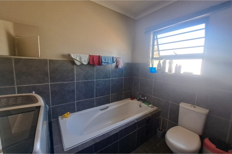 To Let 3 Bedroom Property for Rent in Noordwyk Gauteng